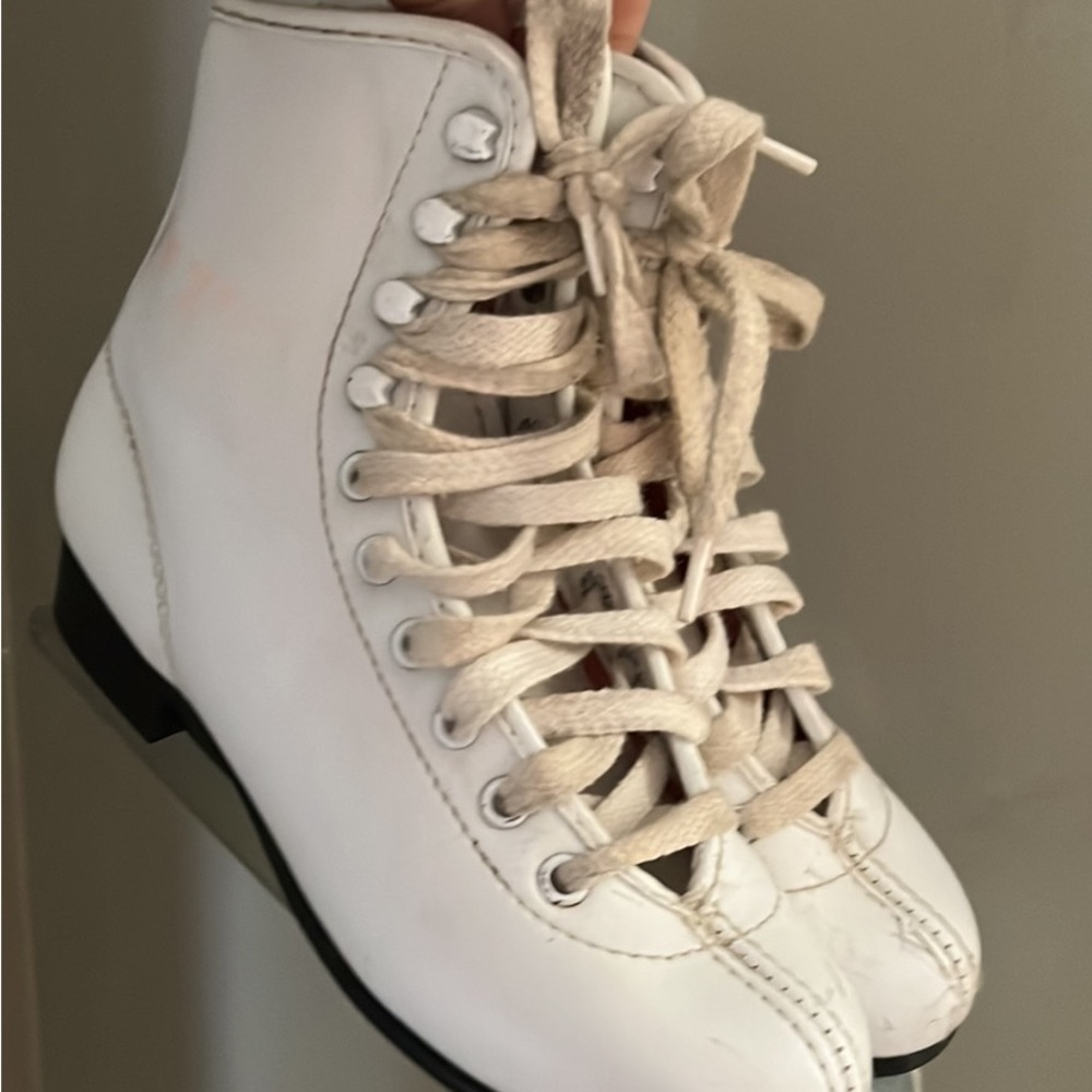 Girls Size 1 Youth Figure Skates